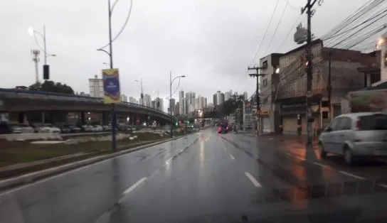Salvador e Região Metropolitana têm tempo fechado com chuva ao longo do dia nesta quinta-feira; confira previsão
