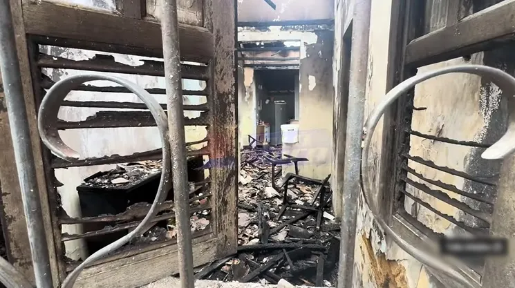 Incêndio destrói casa no Barbalho, em Salvador; teto desabou