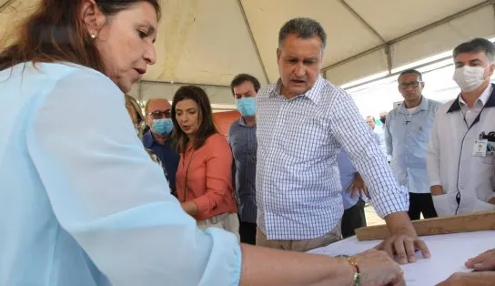 Governador visita obra em Juazeiro e detalhe de obra atrasada chama atenção; veja registro