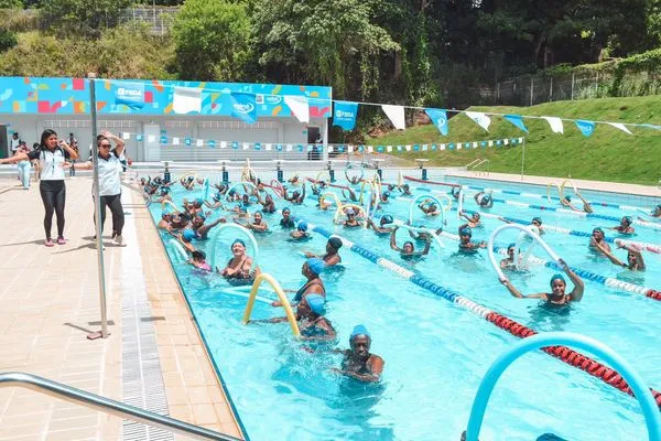 Aulas gratuitas de hidroginástica, natação e polo aquático. Foto: Divulgação