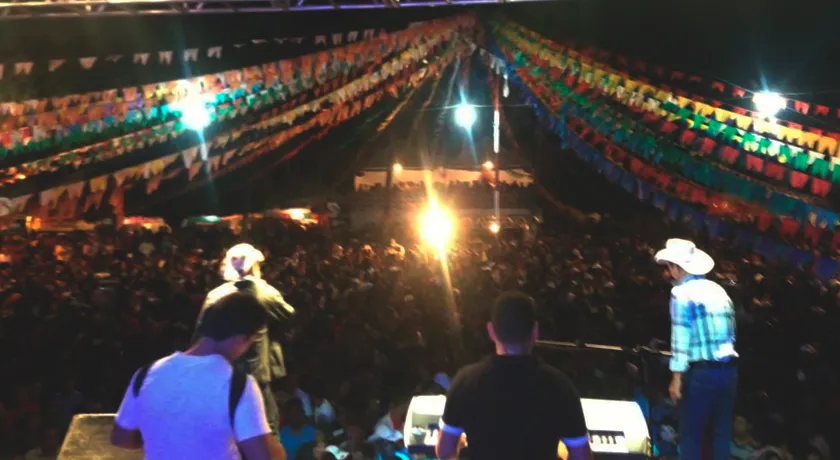 VAI TER ARRAIÁ! Após cancelamento de festa oficial, população organiza São João em Baianópolis
