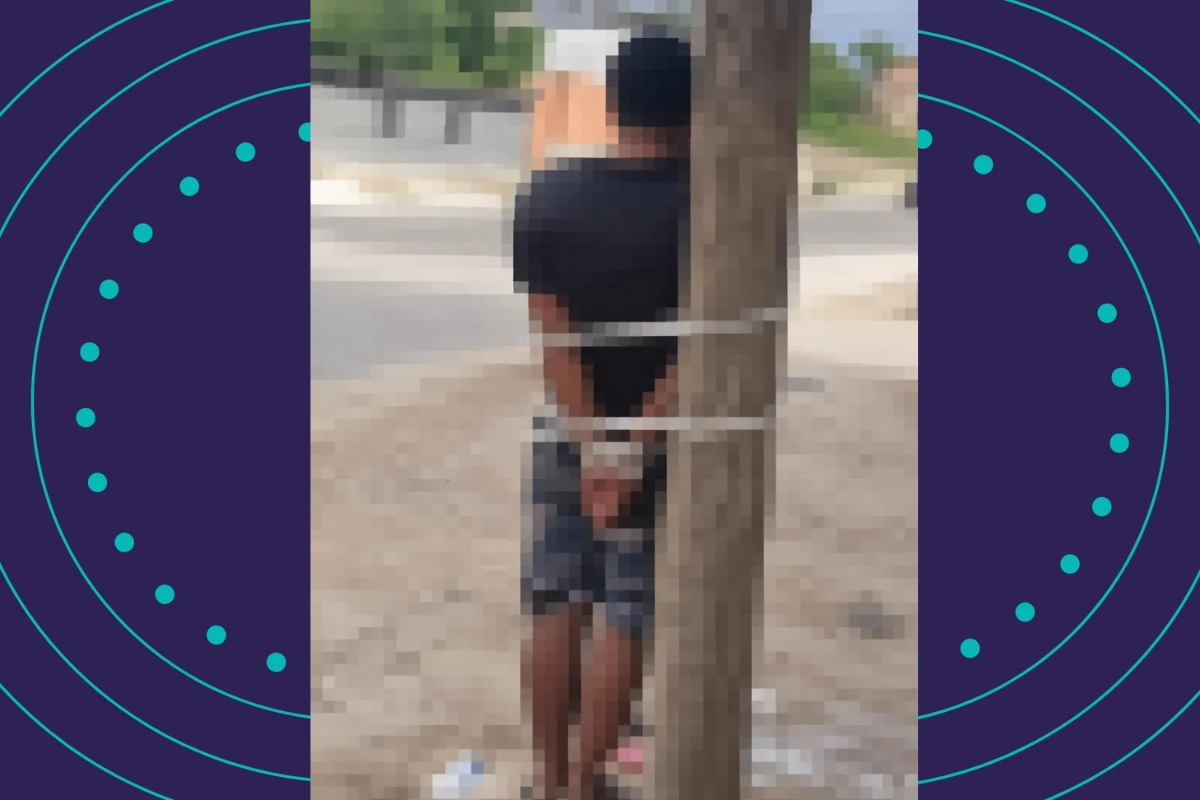 Homem é amarrado em poste Por populares após esfaquear companheira. Foto: Raízes noticias