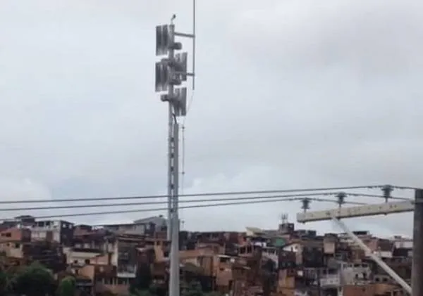 Sirene acionada: risco de deslizamento de terra deixa comunidade de Sete de Abril em alerta
