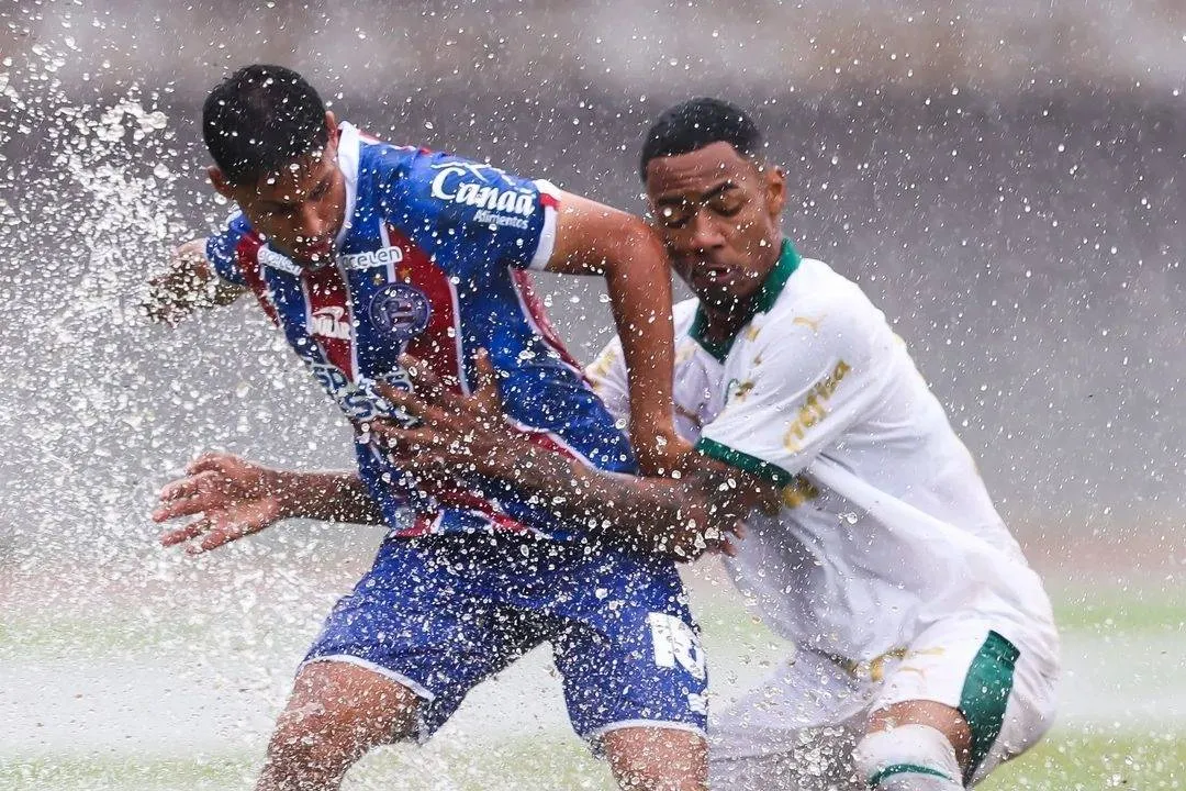 Por conta da forte chuva, partida entre Bahia e Palmeiras pelo sub-20 é interrompida em Pituaçu