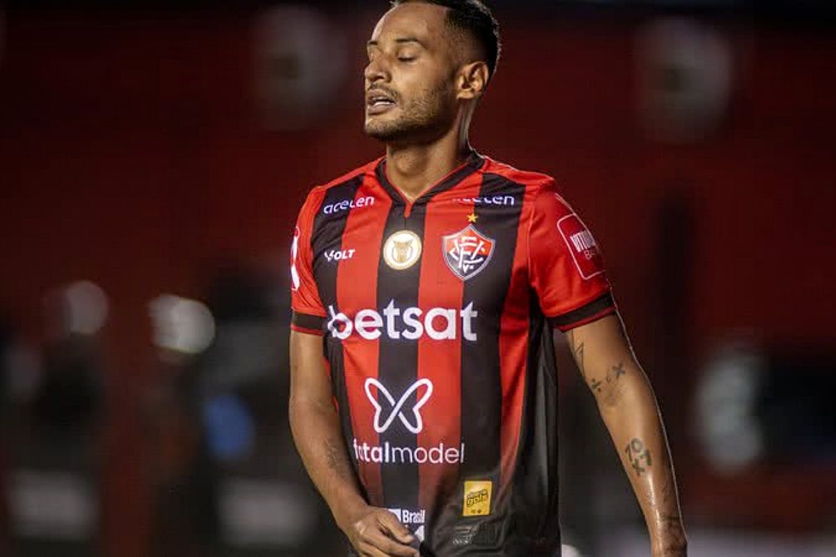 Mateus Gon&ccedil;alves, ex-atacante do Vit&oacute;ria, deixa cadeia ap&oacute;s 242 dias preso. Foto: Victor Ferreira/EC Vit&oacute;ria