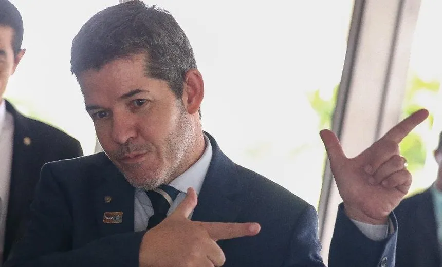 "Bolsonaro é marionete e os filhos estão governando", dispara ex-líder do PSL