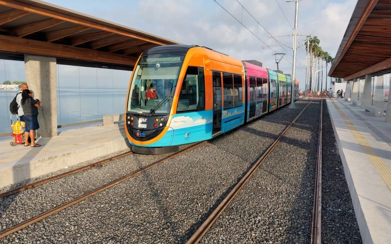 A chegada do VLT marca a transição entre o antigo sistema ferroviário do Subúrbio e uma nova proposta de transporte coletivo para Salvador/Foto: Joá Souza/GOVBA