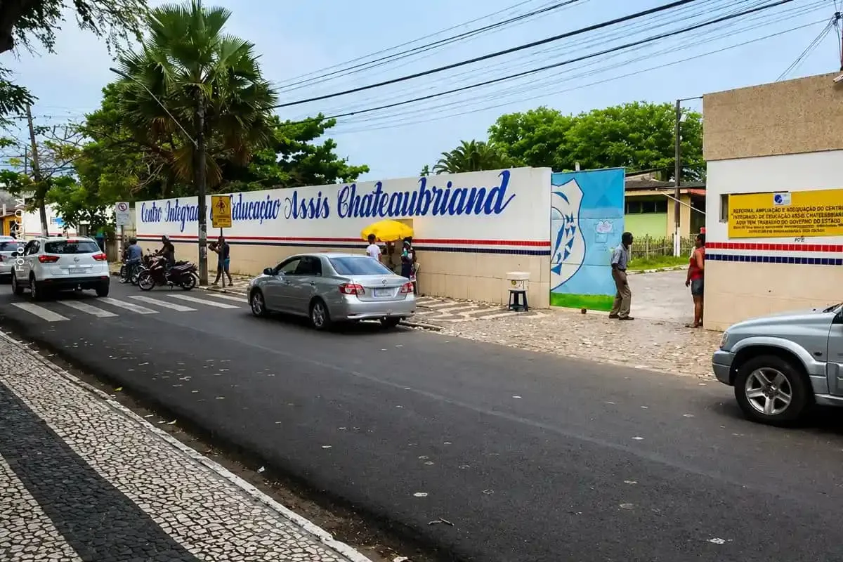 Adolescente é apreendido após matar jovem em frente a escola de Feira