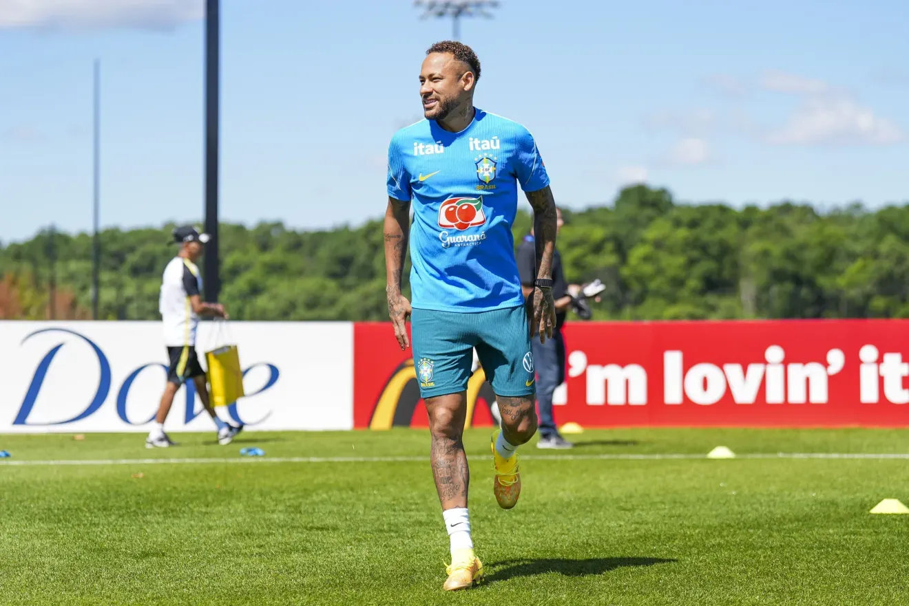Neymar volta a treinar com a Seleção e mira jogo contra a Escócia