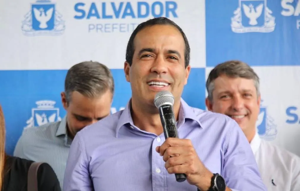 Prefeito Bruno Reis sanciona lei que proíbe sacolas plásticas em Salvador