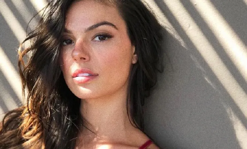 GRAVIDÍSSIMA: Isis Valverde exibe barriguinha pela primeira vez em foto; Veja