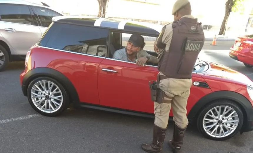 Após ser parado em blitz, Kannário garante que regulariza situação de carro até esta segunda