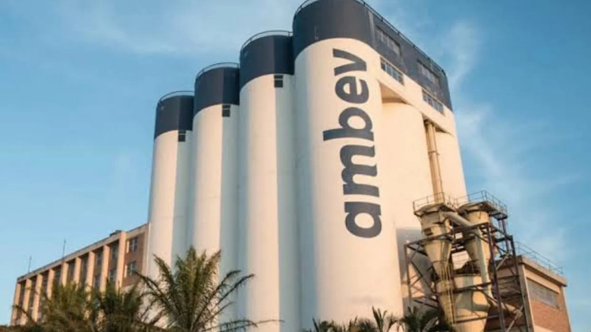 Ambev abre vagas de estágio e trainee com salários de até R$ 9,5 mil 
