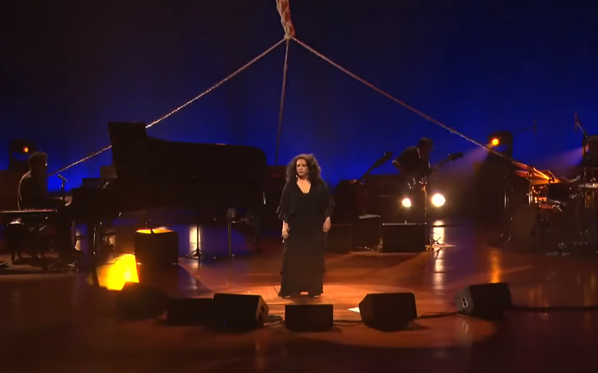 Disco traz, na íntegra, último show da cantora no Coala Festival, em 2022. Foto: Youtube