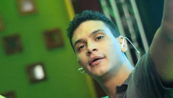 Éden Music estreia Puleirinho com a banda Receba a Galinha Pulando