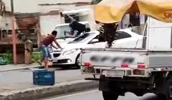 Suspeito de roubo é atropelado ao tentar fugir de populares que o agrediam em Paripe; vídeo