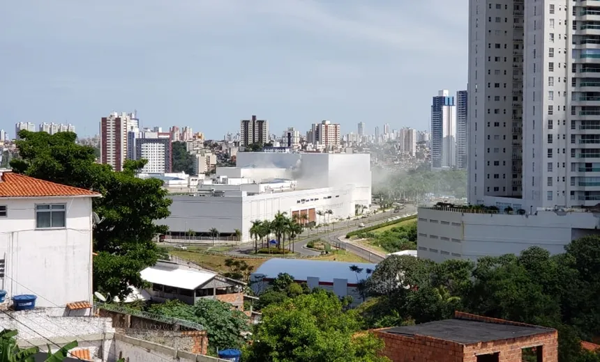 Urgente! Shopping é evacuado após incêndio na praça de alimentação 