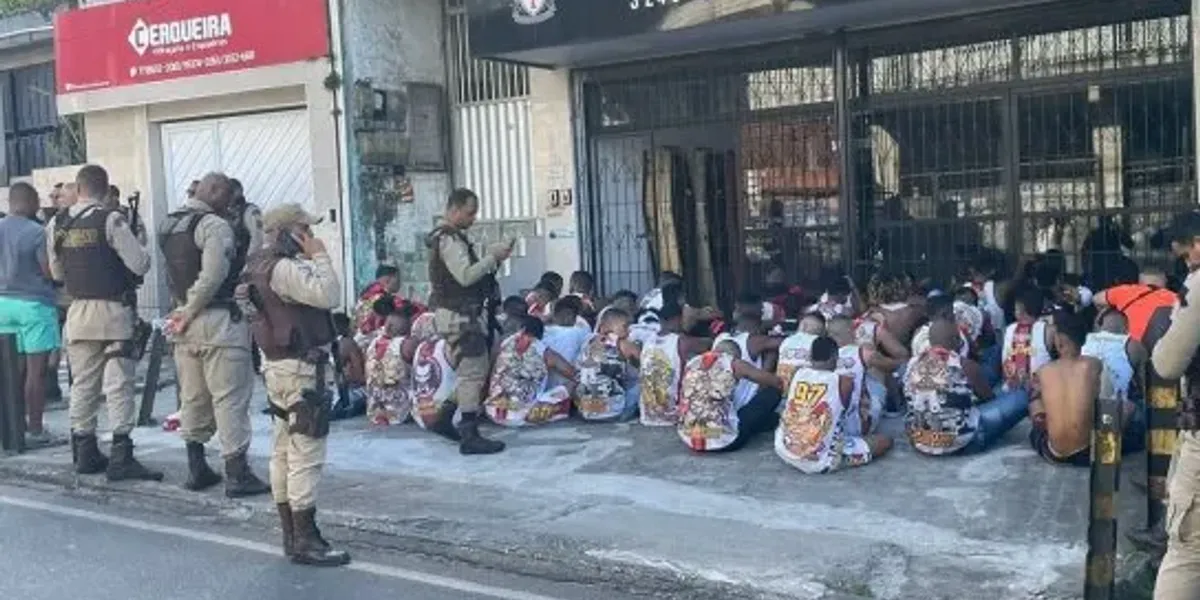 Membros da Os Imbatíveis são detidos após batalha campal em 2022, em São Caetano | Foto: Chico Lopes/TV Aratu