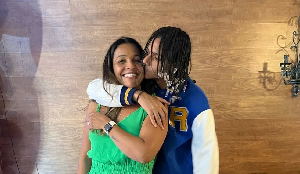 Mãe de Oruam relata primeira visita ao rapper na prisão: 'Vi meu filho sorrindo'