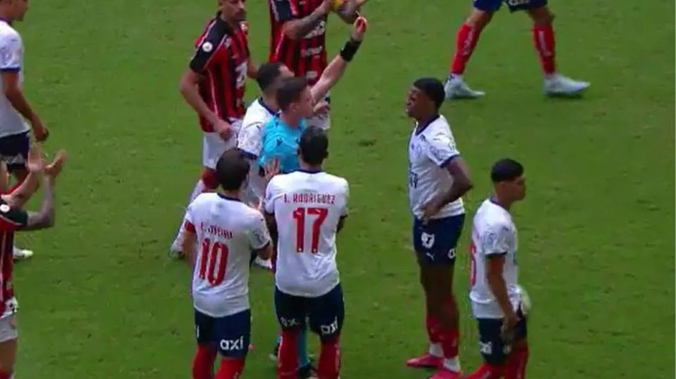 Jean Lucas Dá Soco Em Baralhas E Toma Expulsão Relâmpago