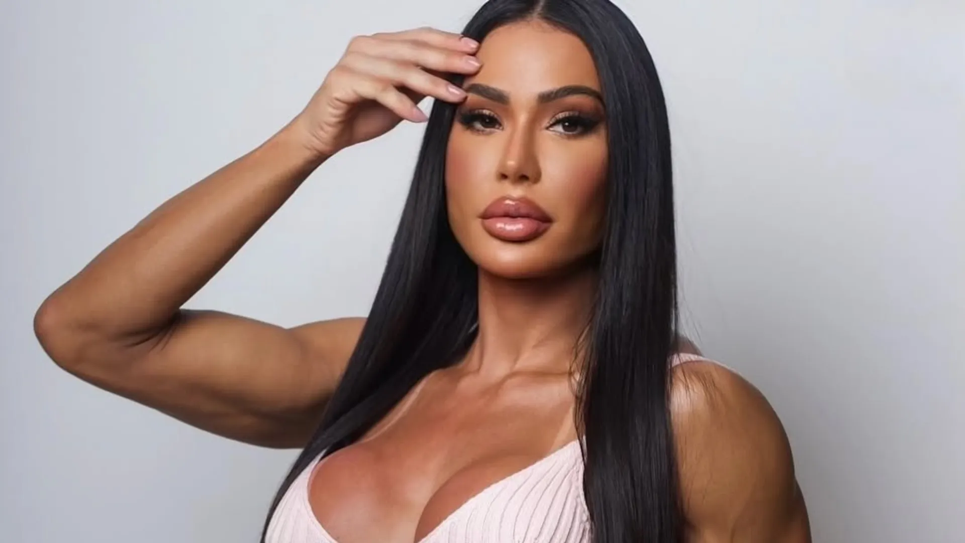 Gracyanne Barbosa se filia ao partido de Tarcísio e diz: 'Valores alinhados'