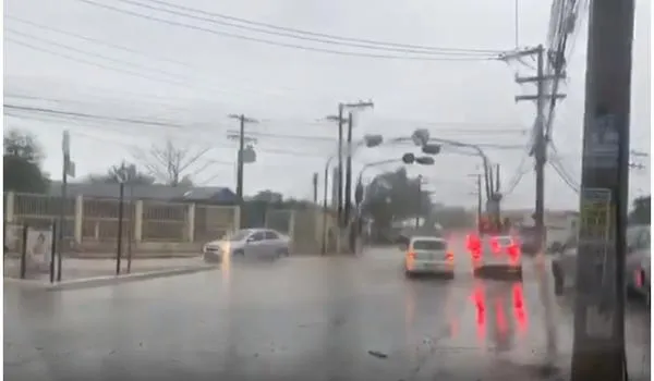 Veja vídeos: Salvador e Região sofrem com chuva forte e Defesa Civil emite alerta para próximas horas 