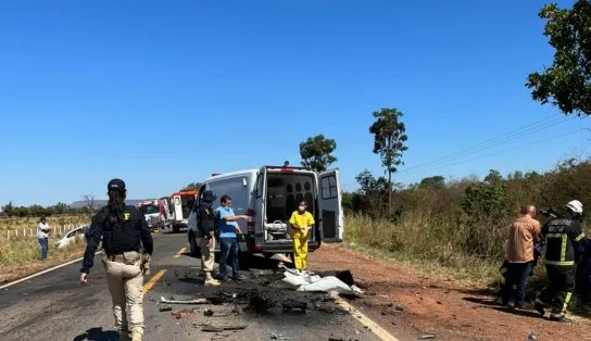 Colisão entre carros de passeio deixa bebê morto e seis feridos no interior da Bahia 