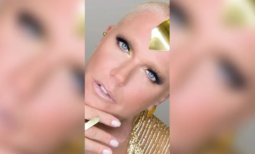 Xuxa publica foto de topless e Instagram faz alerta de "Conteúdo perturbador"