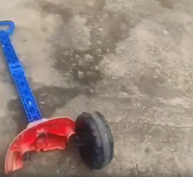 VÍDEO: homem ouve choro e encontra crianças sozinhas e machucadas dentro de casa na Bahia