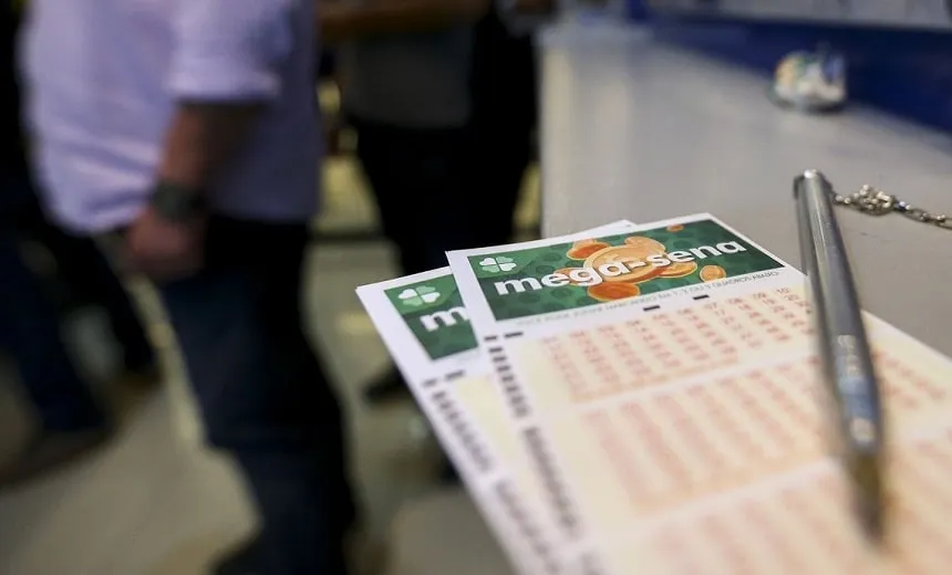 Ninguém acerta e Mega-sena acumula para R$ 72 milhões