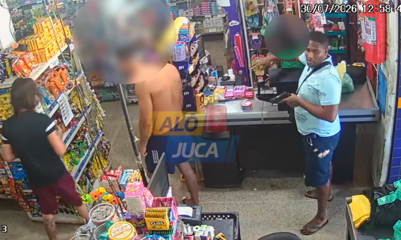 Dupla invade supermercado e assalta clientes em Salvador. Foto: Reprodução