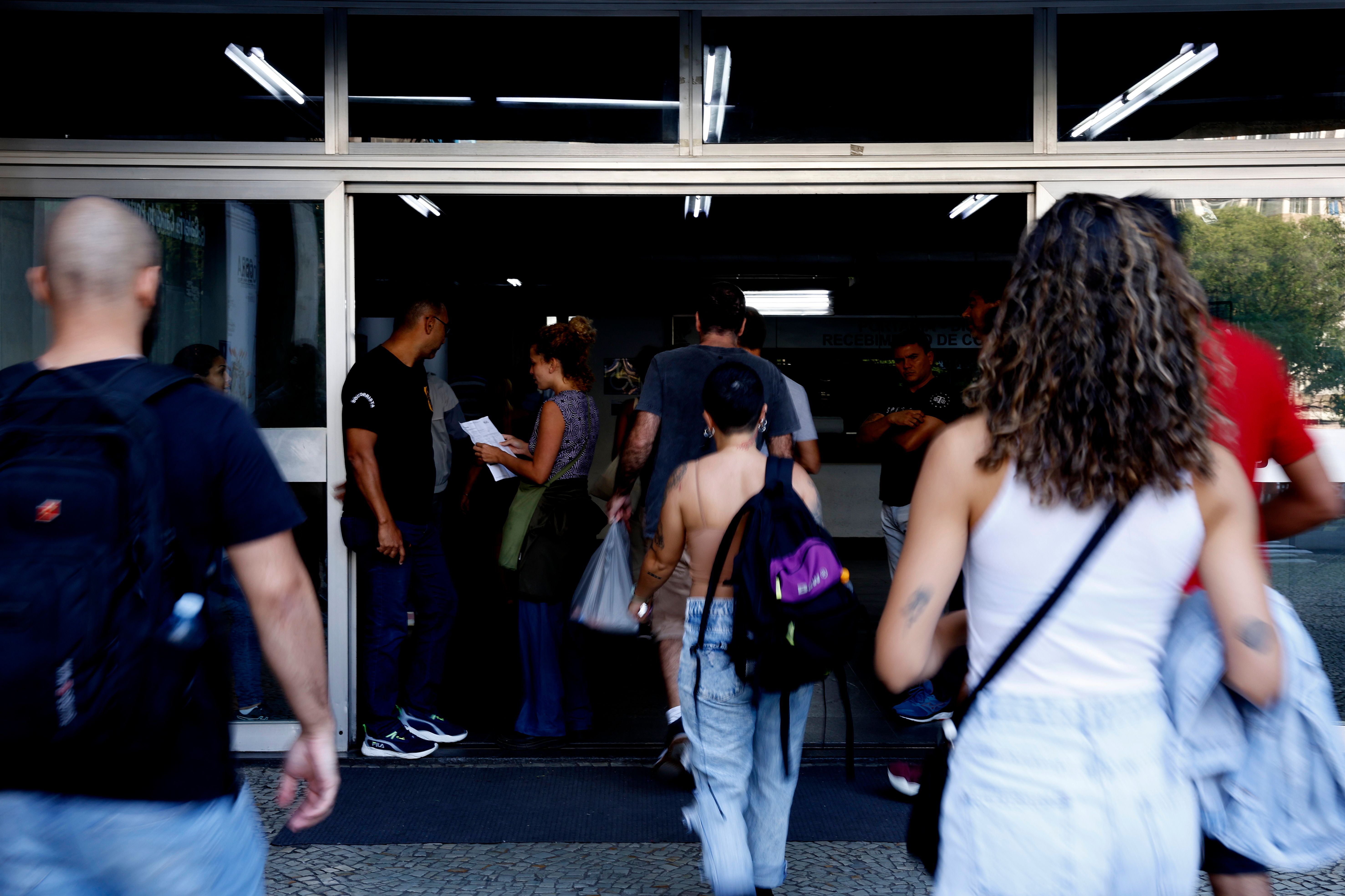 Apesar disso, a maioria reconhece a importância da internet para abrir caminhos no mercado de trabalho. | Foto: Tânia Rêgo/Agência Brasil
