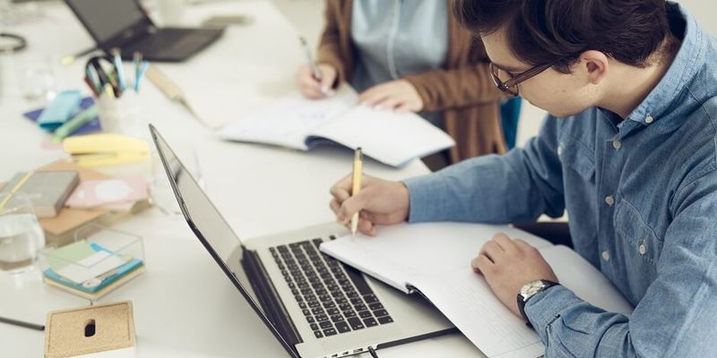O IEL Bahia é responsável por conectar estudantes a empresas, oferecendo estágios e bolsas de pesquisa em diversas áreas do conhecimento/Foto: Pixabay