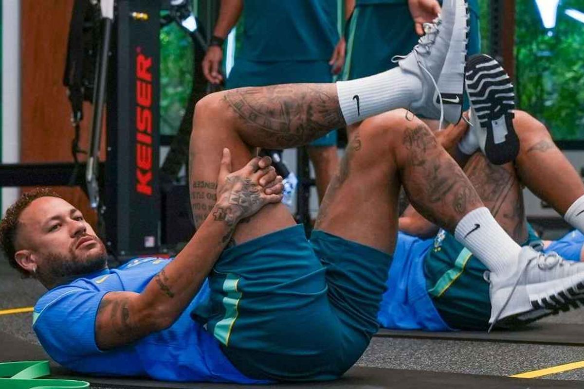 Neymar n&atilde;o treinou em campo e frustrou torcida. Foto: Nelson Terme | CBF