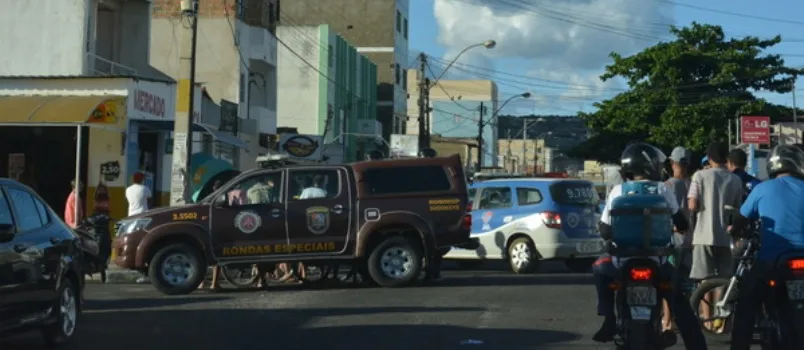 VIT.CONQUISTA: Polícia impede homem de pular de prédio; Negociação durou oito horas