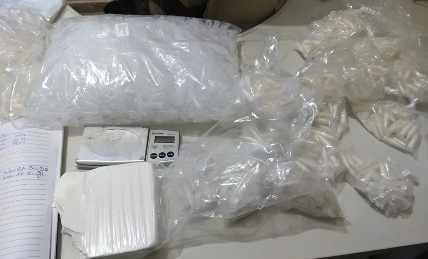 Homem é preso em flagrante portando cocaína em Alto de Coutos