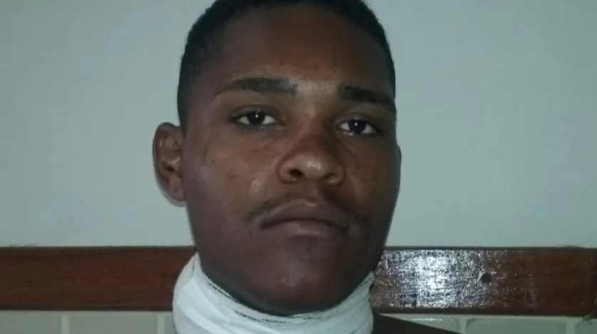 Ferido, homem retira faca cravada em seu corpo e assassina agressor na Bahia