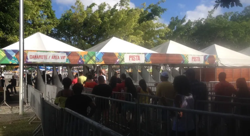 VAI TER MAIS ARRAIÁ: No último dia, público faz fila na entrada para não perder um “minuto sequer” da festa