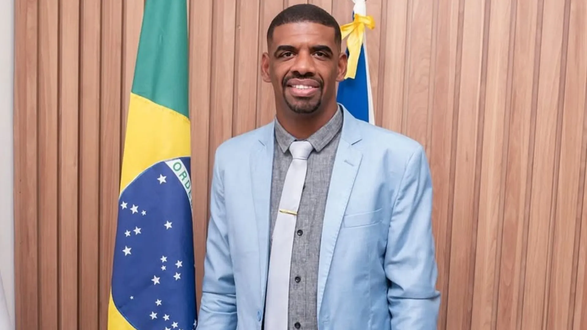 Vereador suspeito de tentar matar esposa retoma mandato em SAJ