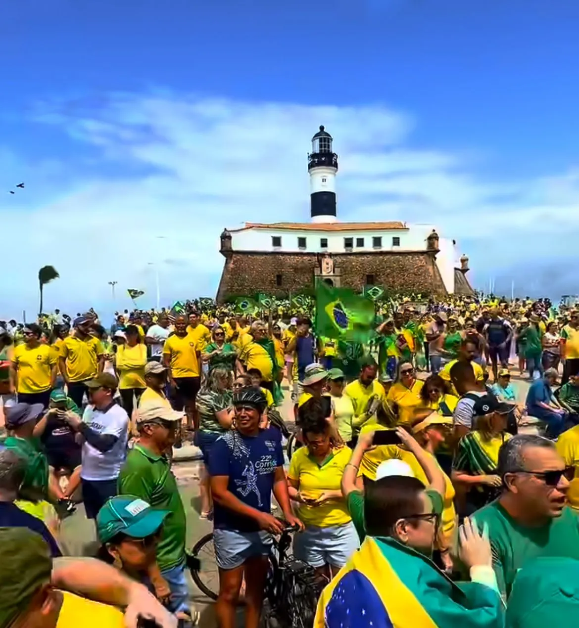 'Anistia Já': Ato pró-bolsonaro no Farol da Barra marca 7 de Setembro 