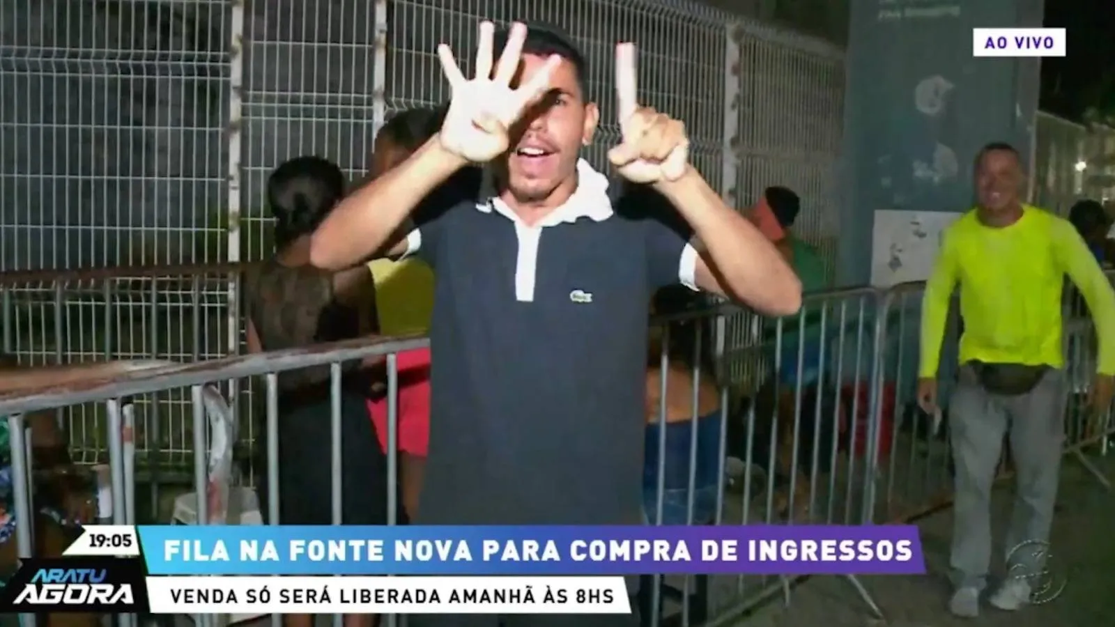 Com apenas 1500 ingressos restantes, torcedores e cambistas já fazem fila na Arena Fonte Nova