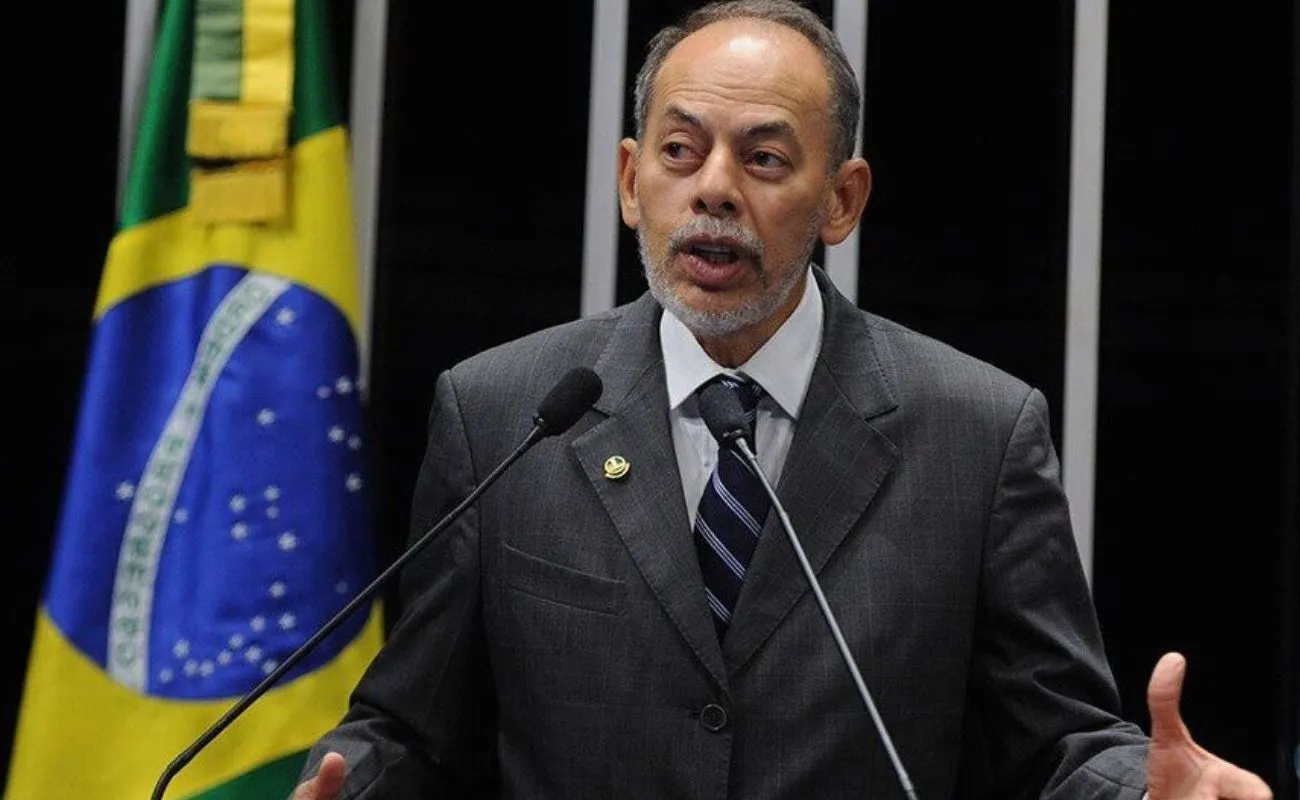 Brasil está 'subordinado às grandes big techs', diz secretário do governo Lula