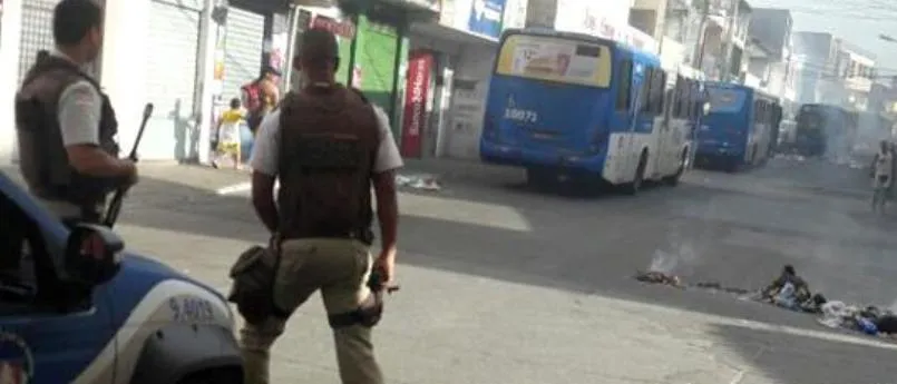 TENSÃO: Após duas mortes em confronto com a PM, ônibus não circulam no bairro da Santa Cruz