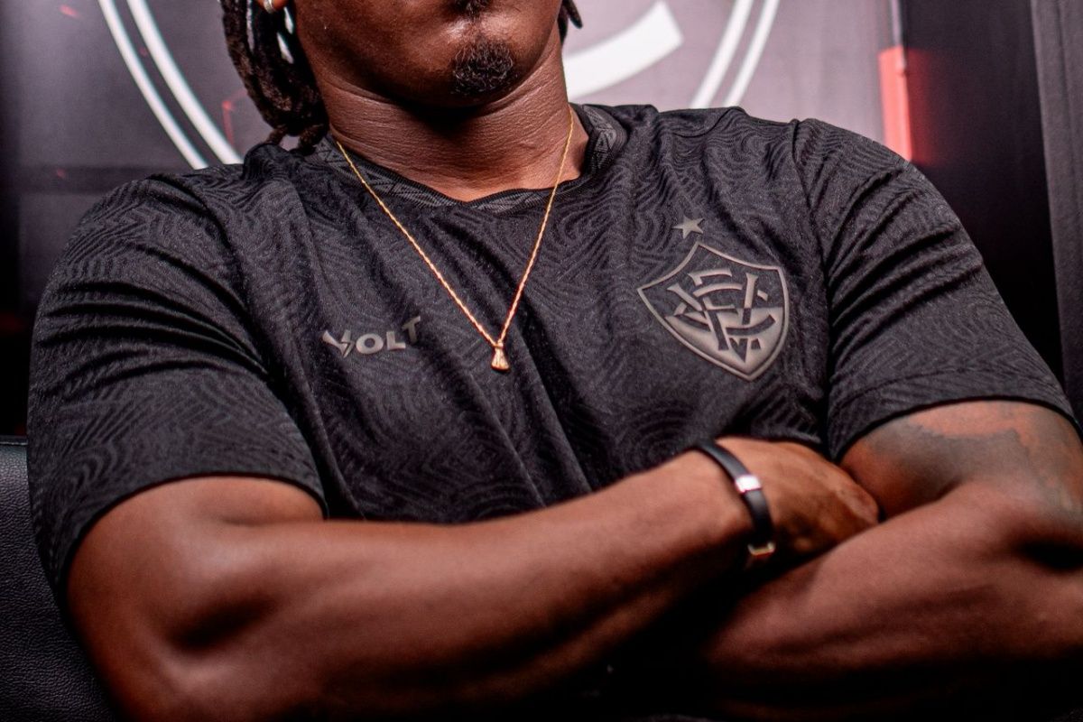 A camisa do Vitória para o Novembro Negro está disponível para compra. Foto: Victor Ferreira/EC Vitória