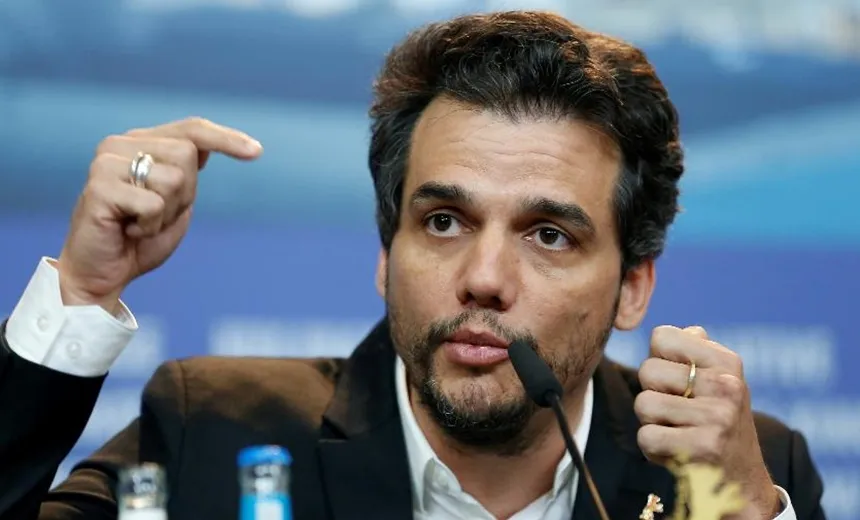 ENTREVISTA: “a mamadeira de piroca ganhou as eleições no Brasil”, diz Wagner Moura