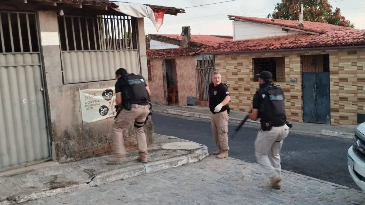 Durante operação, mandados são cumpridos contra envolvidos em chacina de ciganos na Bahia