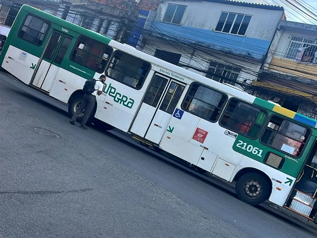 ônibus protesto tancredo neves
