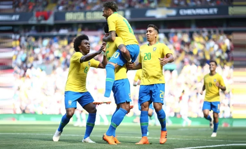Após lesão, Neymar faz gol em jogo que marca seu retorno à Seleção Brasileira; veja vídeos