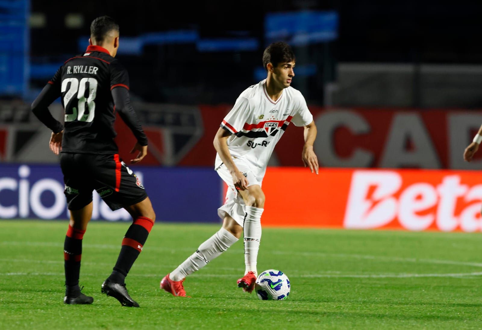 Vitória Perde Para O São Paulo E Fica Perto Do Z 4 Do Brasileirão