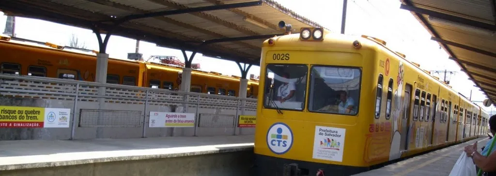 Três trens do Subúrbio Ferroviário estão parados